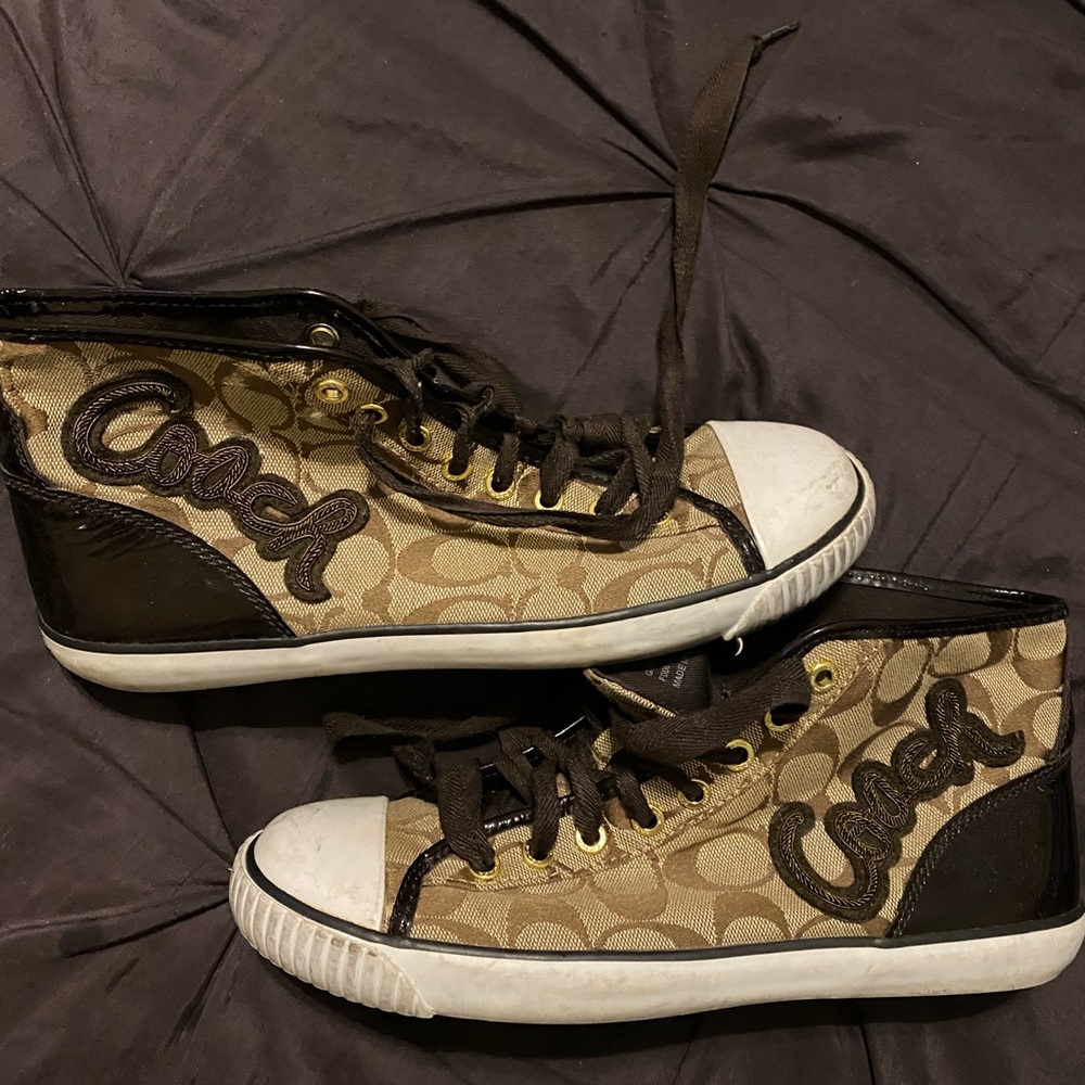 COACH SNEAKERS GENTLY USED SIZE 9B